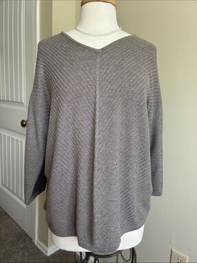 Women's V-Neck Relaxed Sweater -